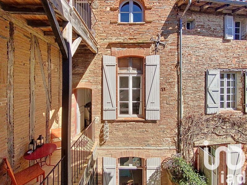 Maison - 393 m² - 10 pièces