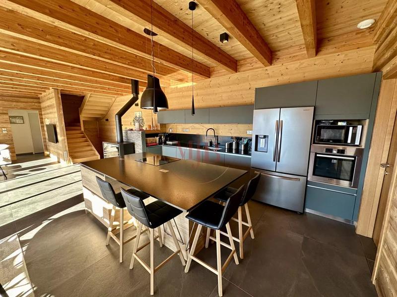 Châlet - 215 m² - 6 pièces