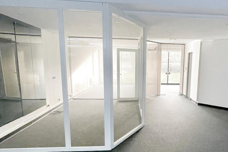 Local commercial - 85 m² - 4 pièces