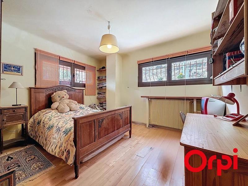 Maison - 198 m² - 8 pièces