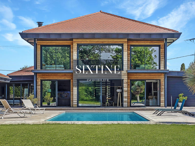 Maison contemporaine - 254 m² - 7 pièces