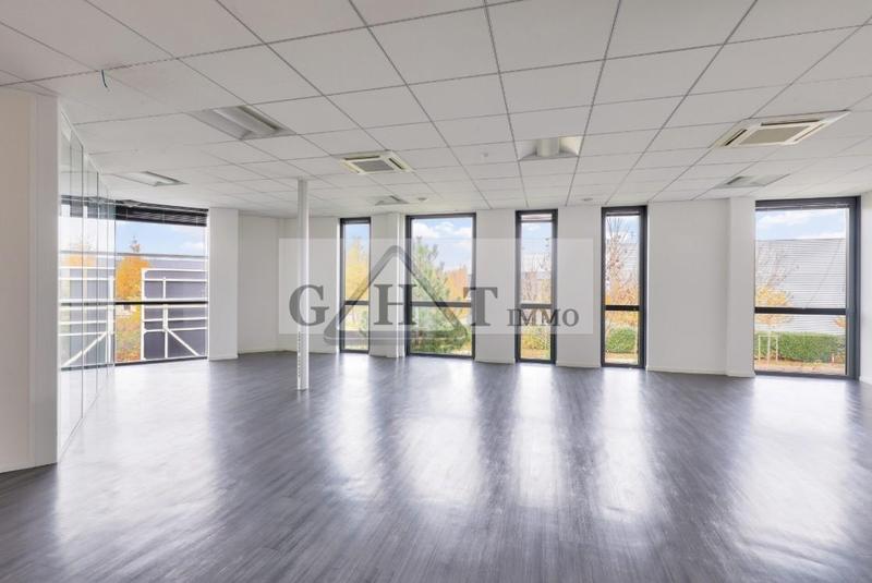 Entrepôt - 3 300 m²