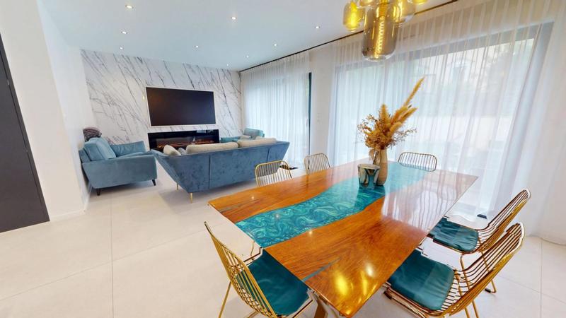 Maison - 203 m² - 8 pièces