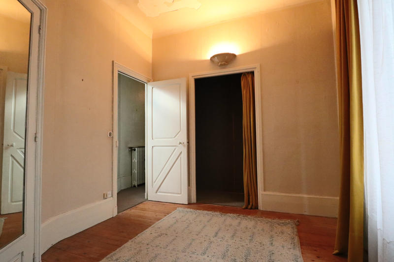 Villa - 200 m² - 13 pièces