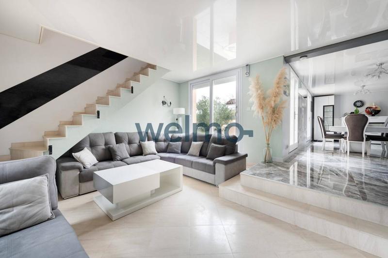 Maison - 300 m² - 14 pièces