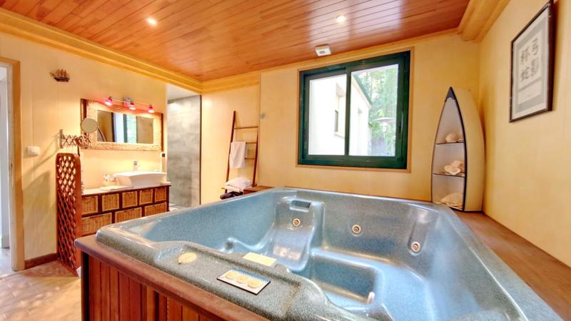 Maison - 215 m² - 9 pièces