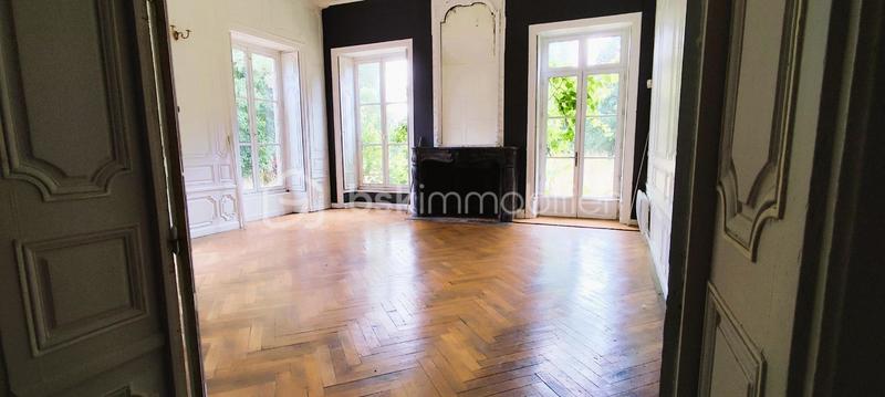 Château - 457 m² - 15 pièces