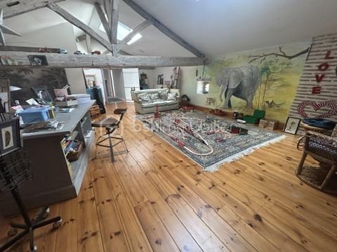 Propriété - 597 m² - 8 pièces