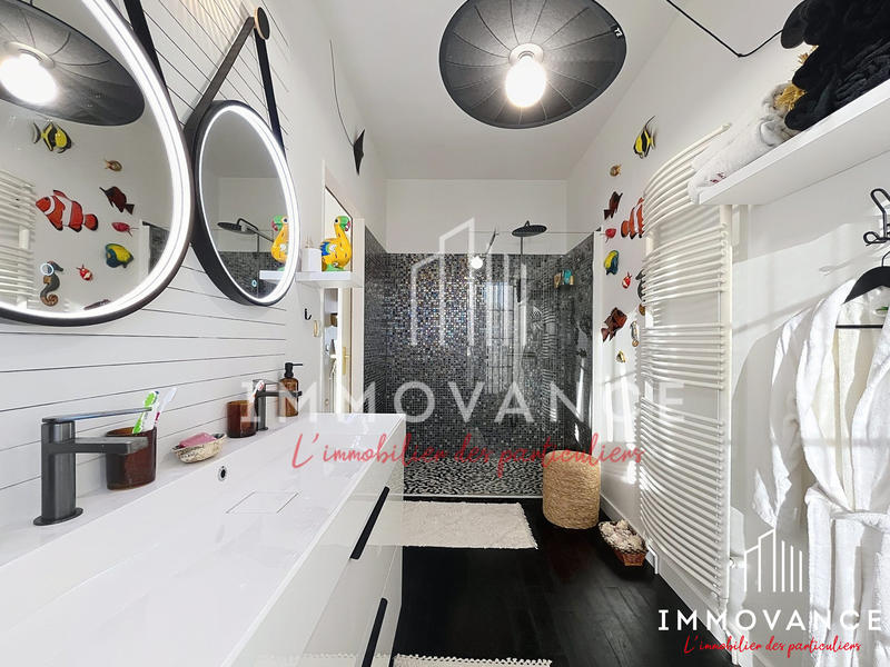 Maison - 275 m² - 7 pièces