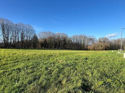 Terrain constructible - 636 m²