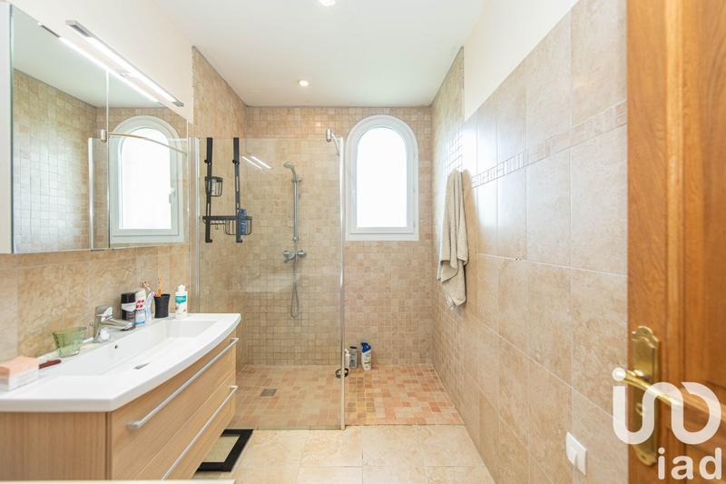 Maison - 180 m² - 5 pièces