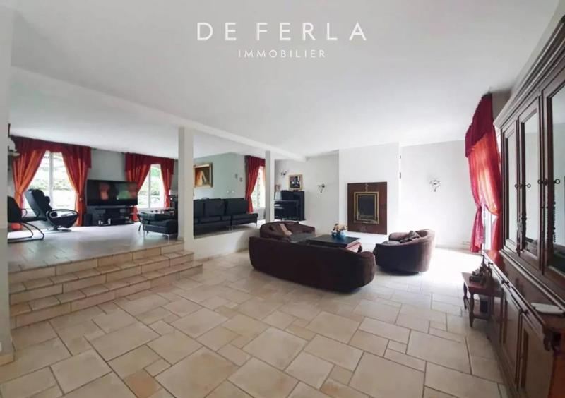 Maison - 340 m² - 10 pièces