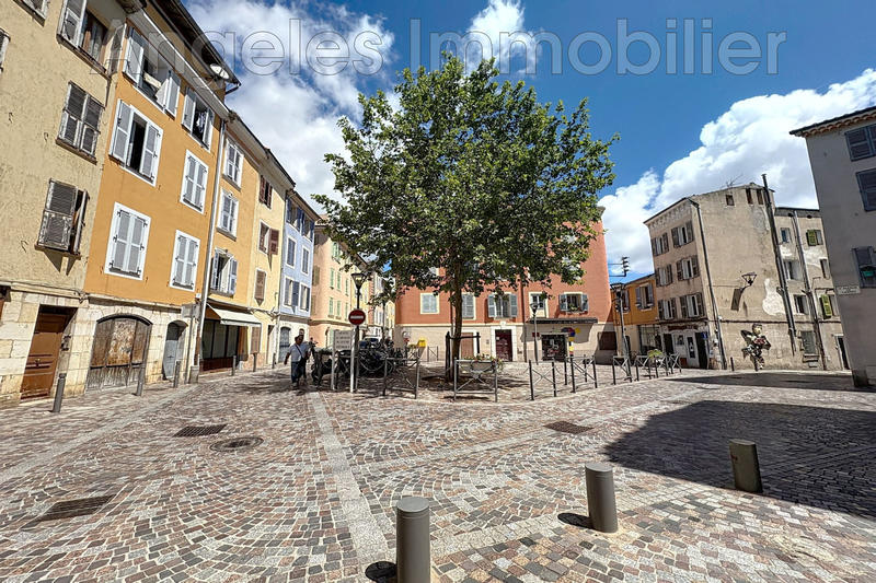 Appartement - 120 m² - 8 pièces