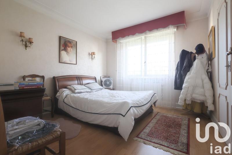 Maison - 234 m² - 8 pièces