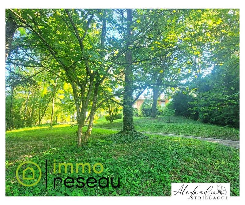 Maison - 240 m² - 8 pièces