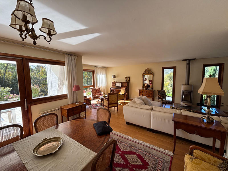 Maison - 200 m² - 5 pièces