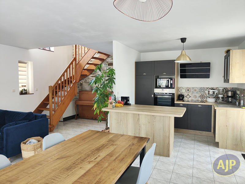 Maison - 81 m² - 5 pièces