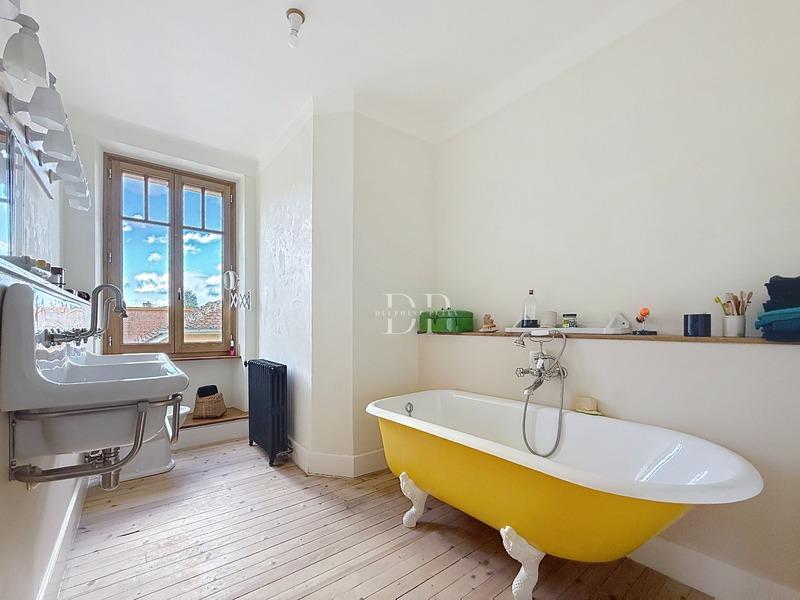 Maison bourgeoise - 227 m² - 7 pièces