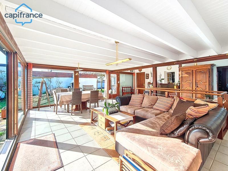 Maison - 233 m² - 10 pièces