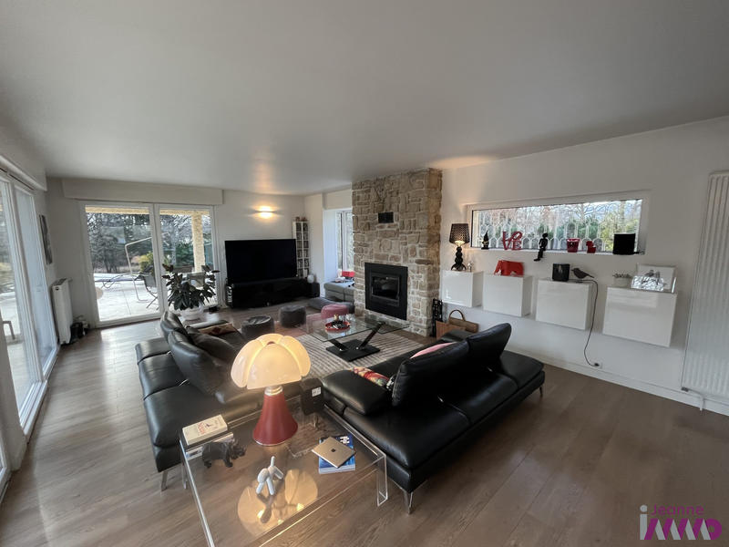 Maison - 240 m² - 9 pièces