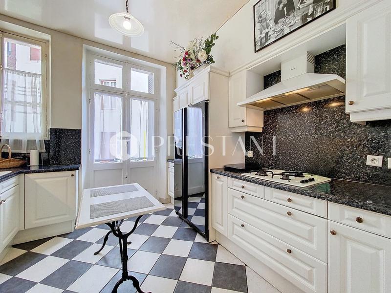 Appartement - 143 m² - 5 pièces