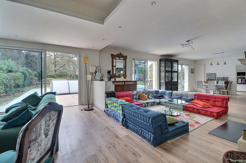 Maison - 239 m² - 8 pièces