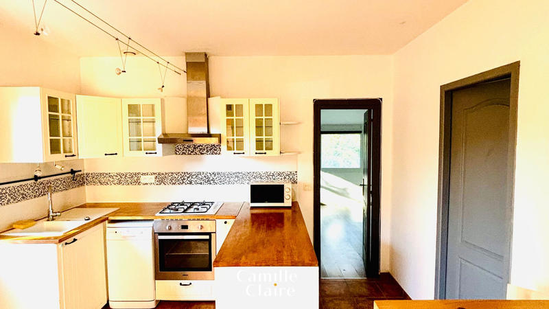 Maison - 250 m² - 11 pièces