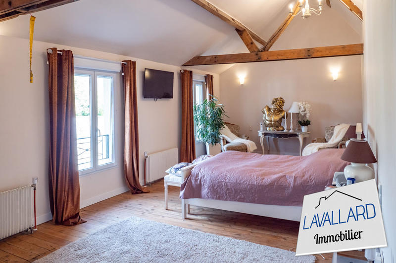 Maison - 205 m² - 9 pièces