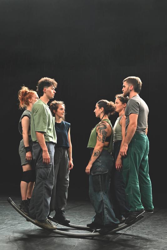 Beyond (cirque - danse)