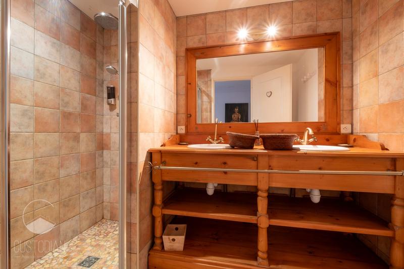 Maison - 650 m² - 15 pièces