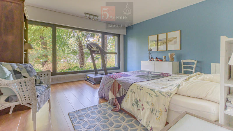 Maison - 300 m² - 8 pièces