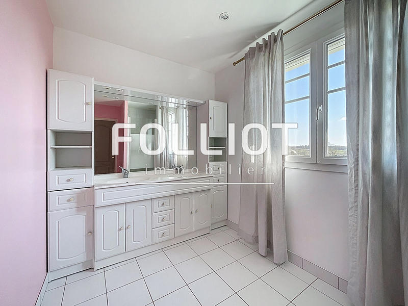 Maison - 142 m² - 7 pièces