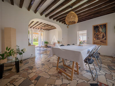 Maison - 330 m² - 10 pièces