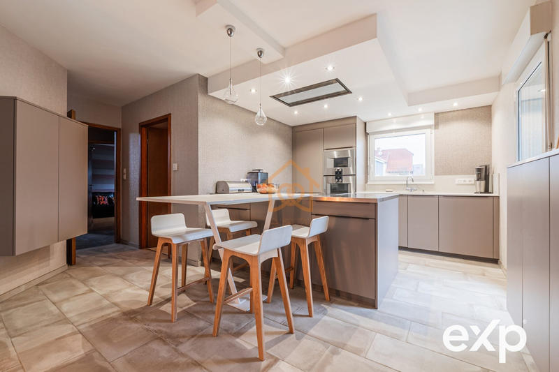 Maison - 185 m² - 6 pièces