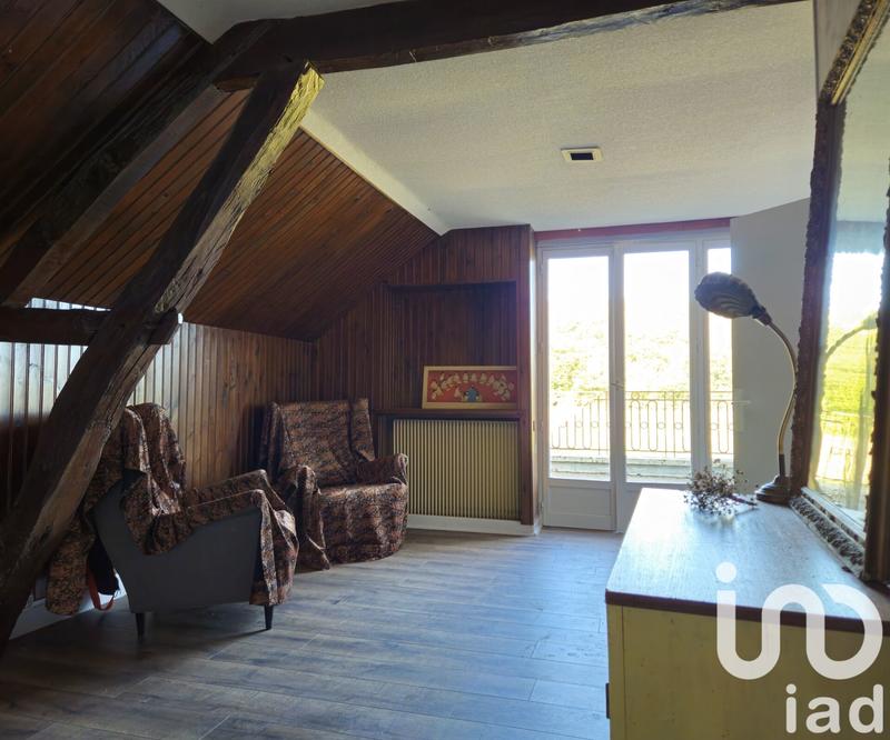 Maison - 212 m² - 7 pièces