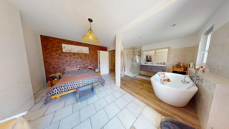 Maison traditionnelle - 210 m² - 8 pièces