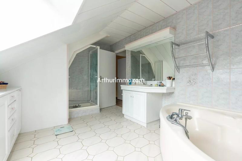 Maison - 200 m² - 8 pièces