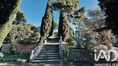 Maison - 292 m² - 11 pièces