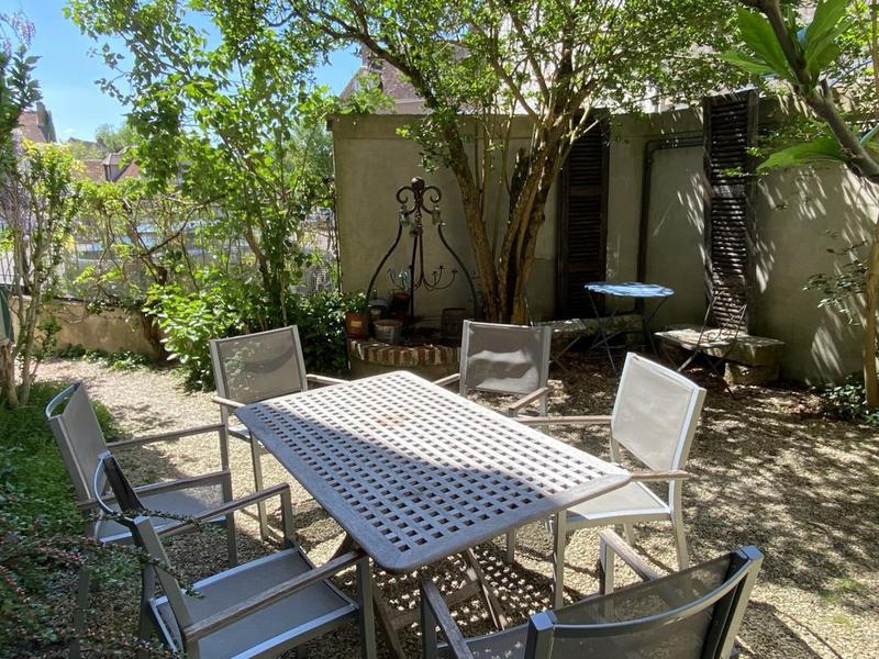 Maison - 410 m² - 16 pièces