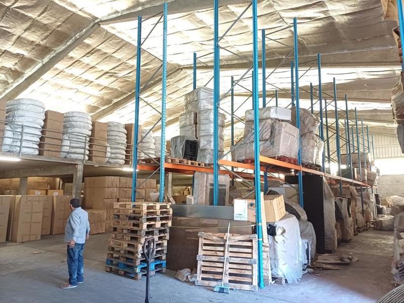 Entrepôt - 1 950 m²