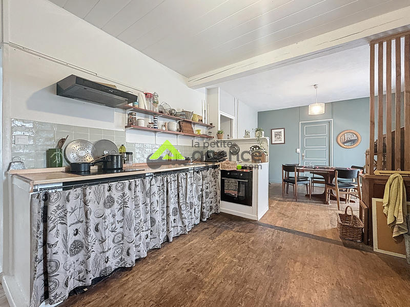 Maison - 230 m² - 7 pièces