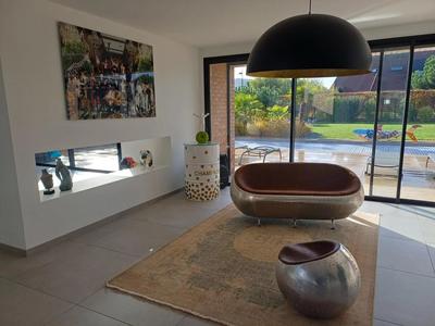 Maison - 250 m² - 6 pièces