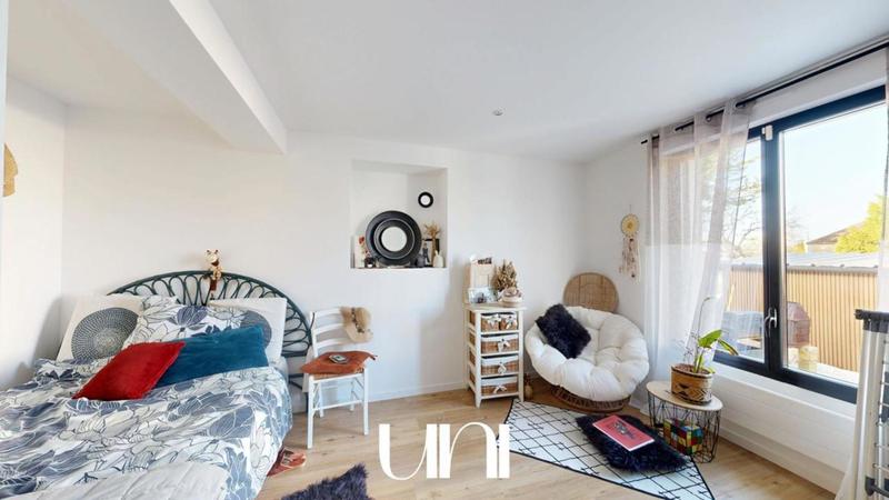 Maison - 222 m² - 6 pièces