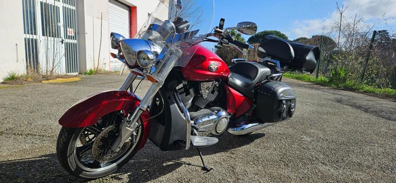 Victory Motorcycles Cross road 1737 victory Rouge