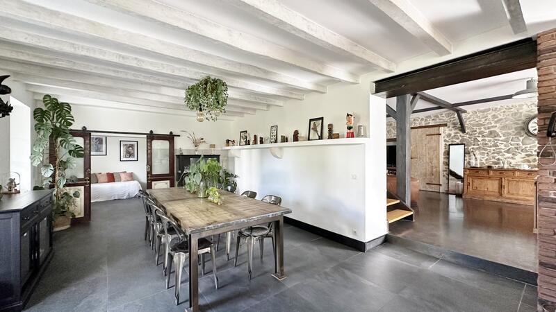 Maison - 312 m² - 9 pièces