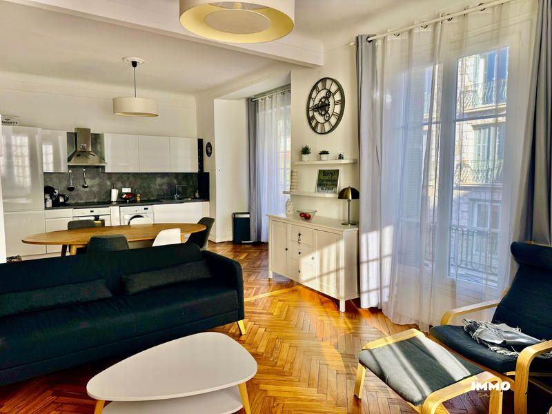 Appartement - 80 m² - 3 pièces