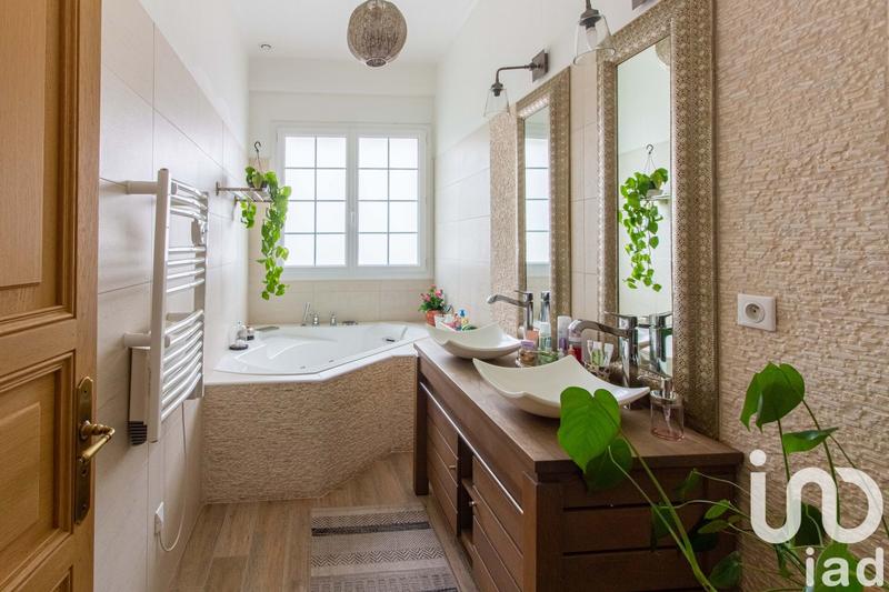 Maison - 200 m² - 7 pièces