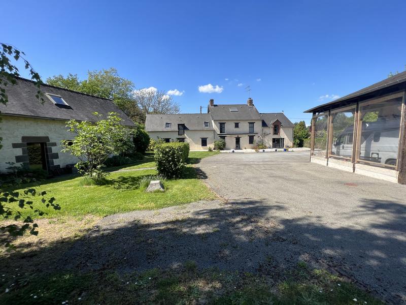 Maison - 280 m² - 8 pièces