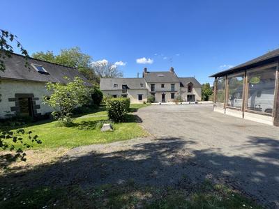 Maison - 280 m² - 8 pièces