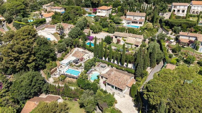 Maison - 220 m² - 5 pièces